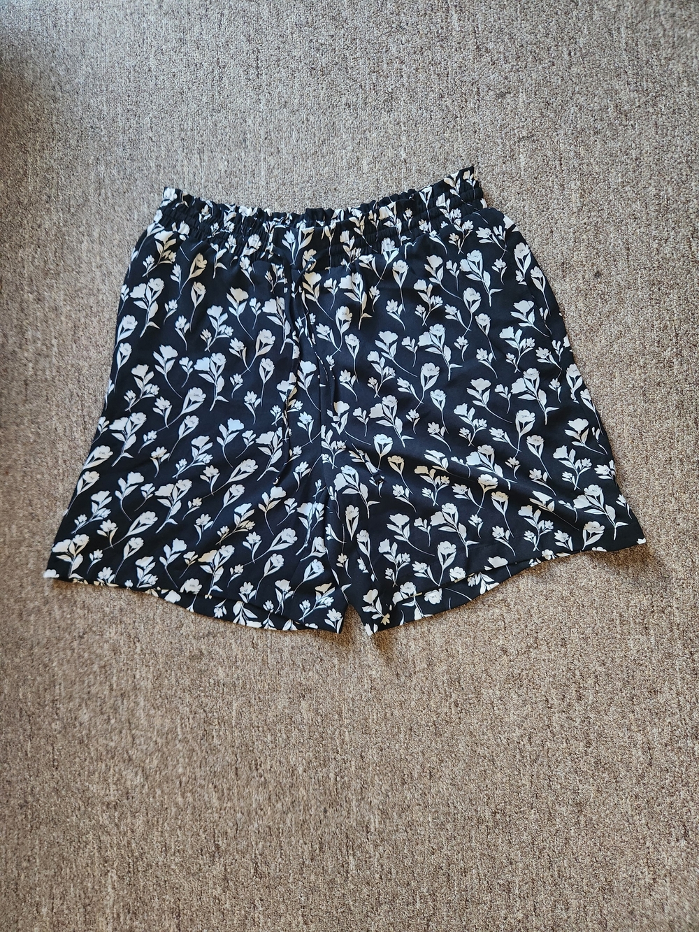 Simply Vera Vera Wang Black Floral Elastic-Waist Shorts